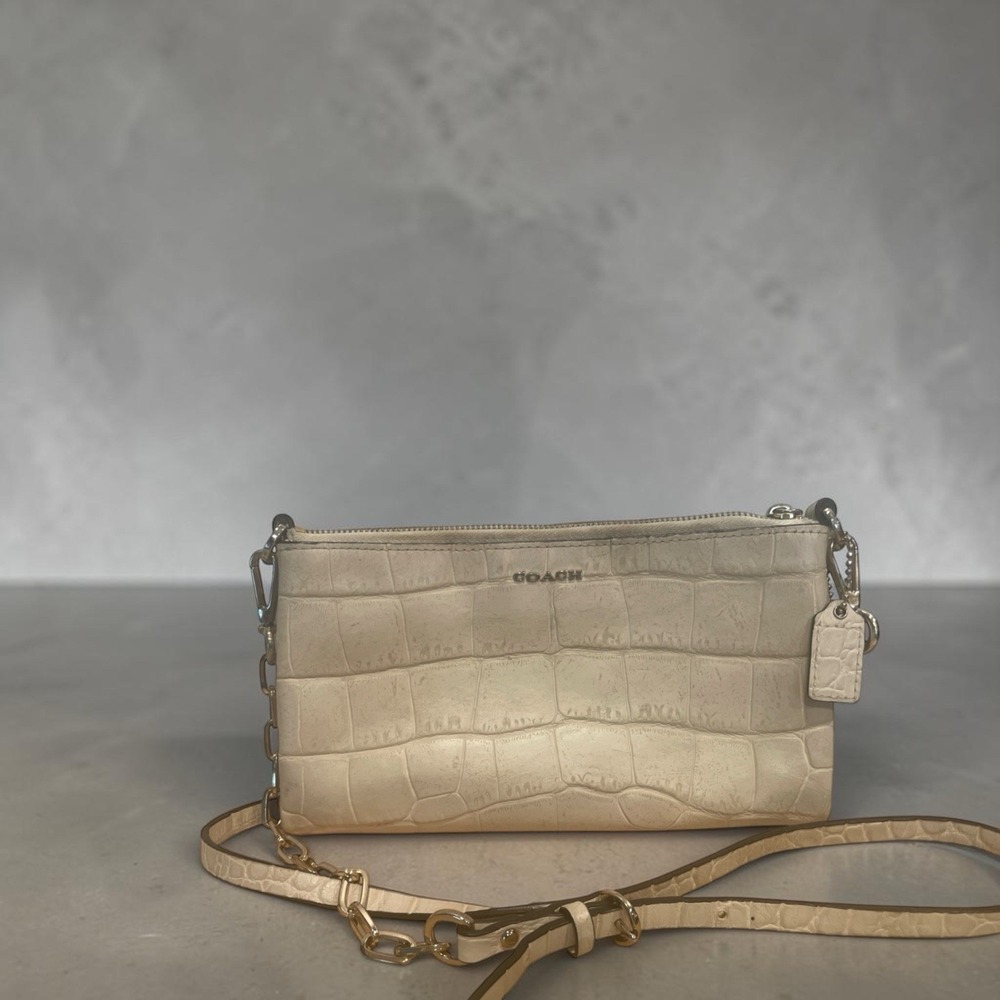 Coach off-white crocodile embossed leather Crossbody bag - Used READ